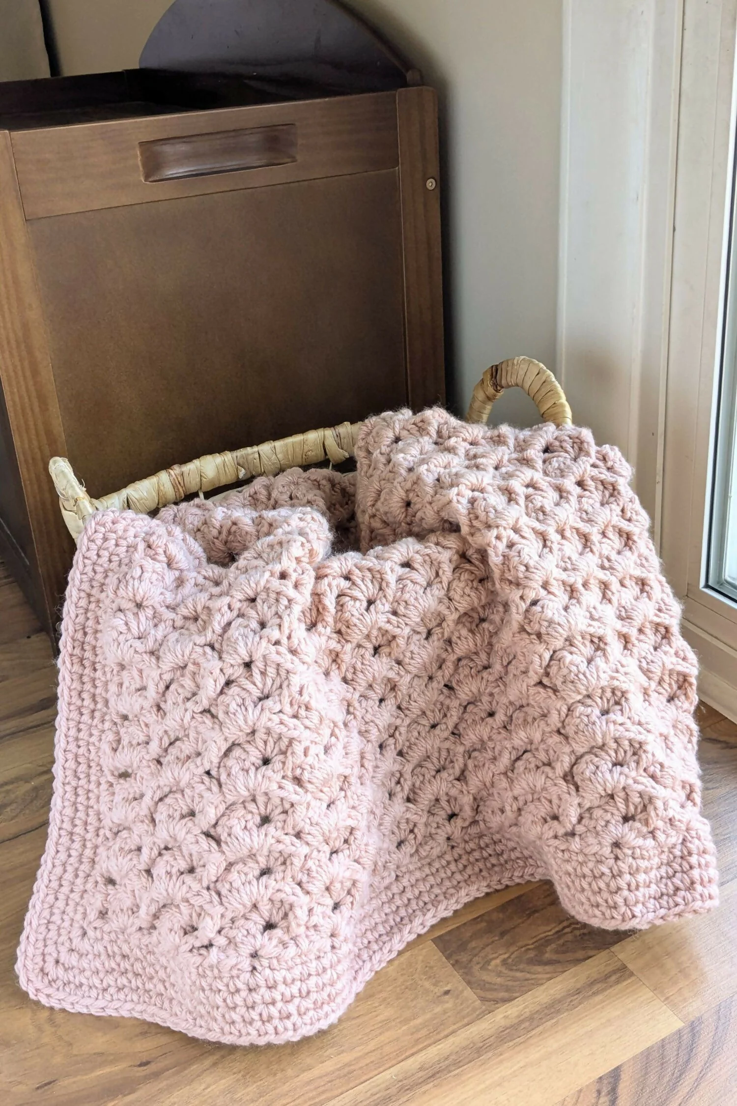 Chunky Slanted Shells Baby Blanket (Crochet) - Image 3