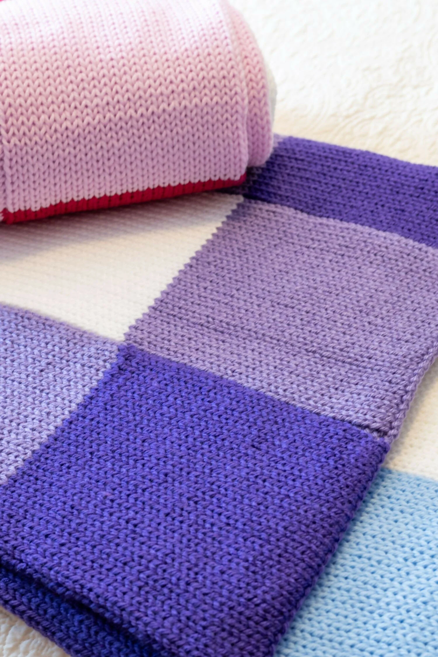 Contemporary Checks: The Updated Gingham Blanket (Circular Knitting Machine) - Image 3