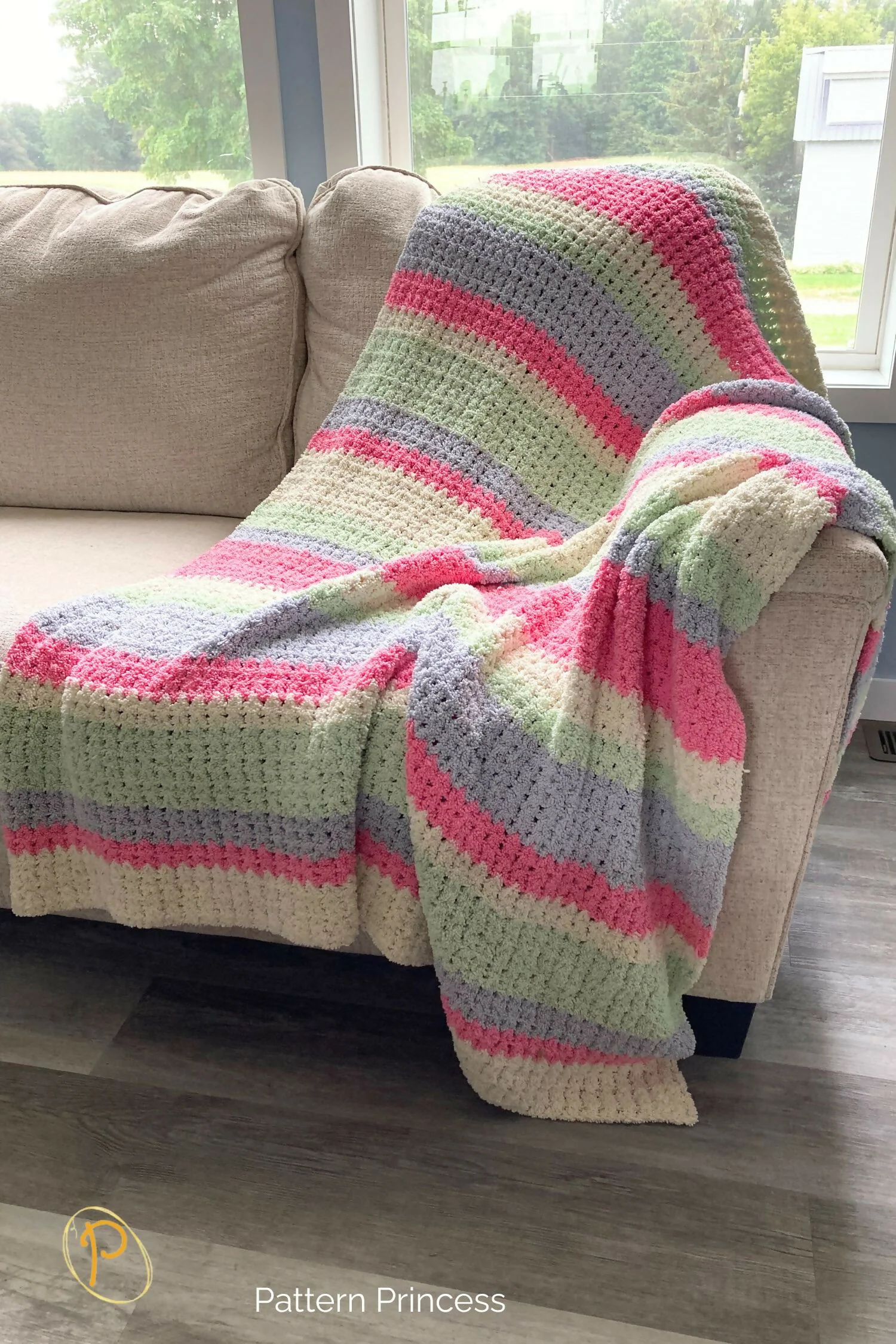 Cotton Candy Fluffy Blanket (Crochet) - Image 4