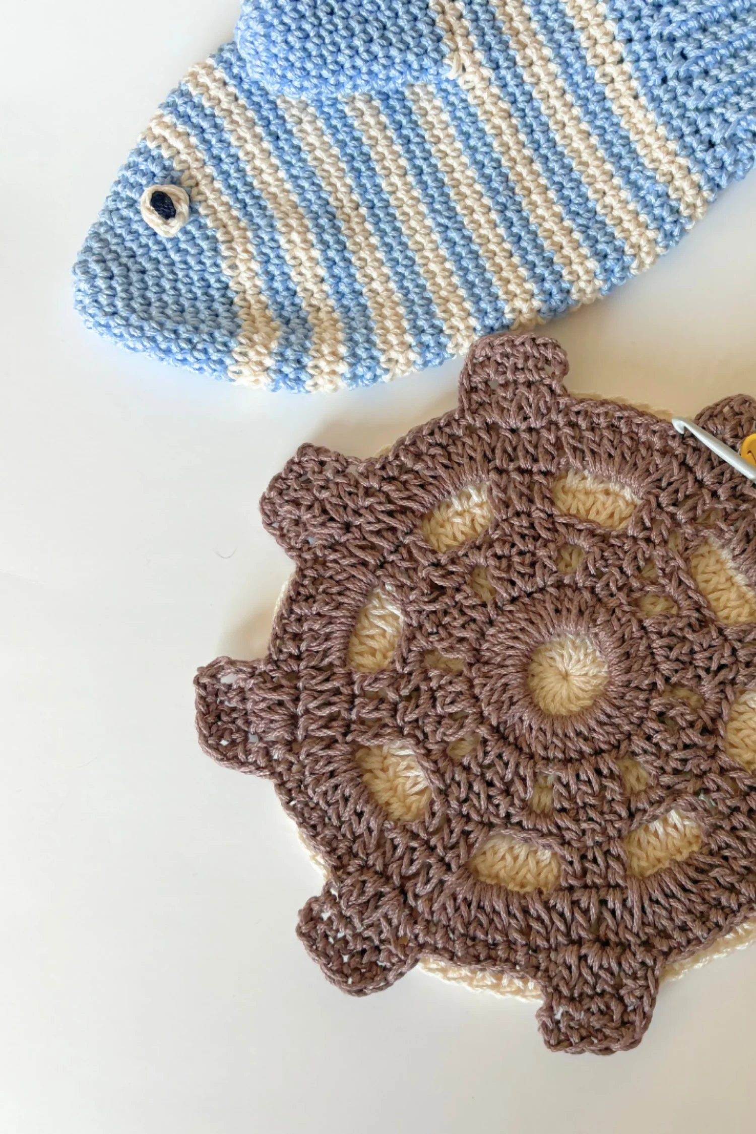 Fish Oven Mitt & Ship's Wheel Potholder/Trivet (Crochet) - Image 4