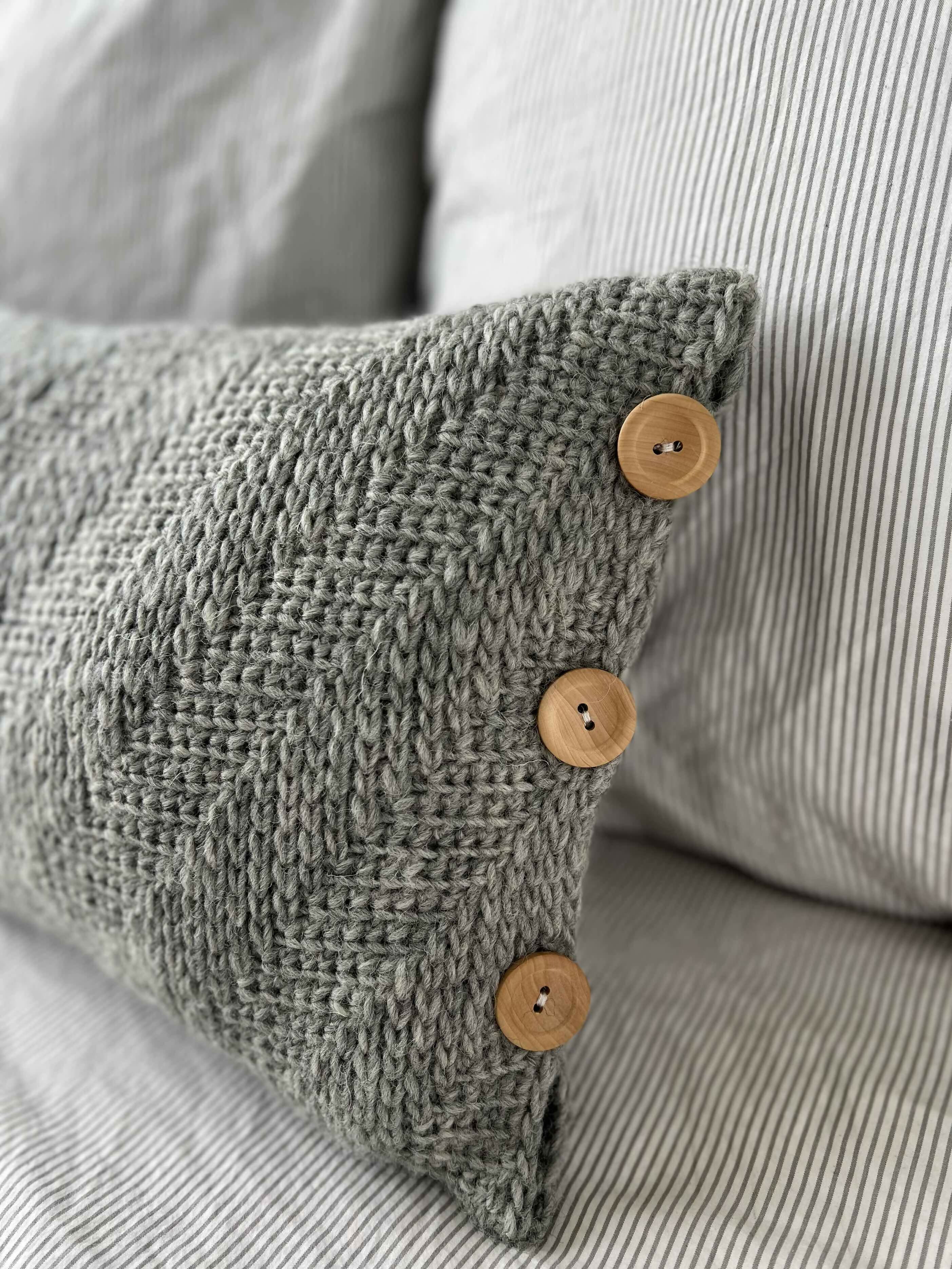 Grayson Pillow (Crochet) - Image 3