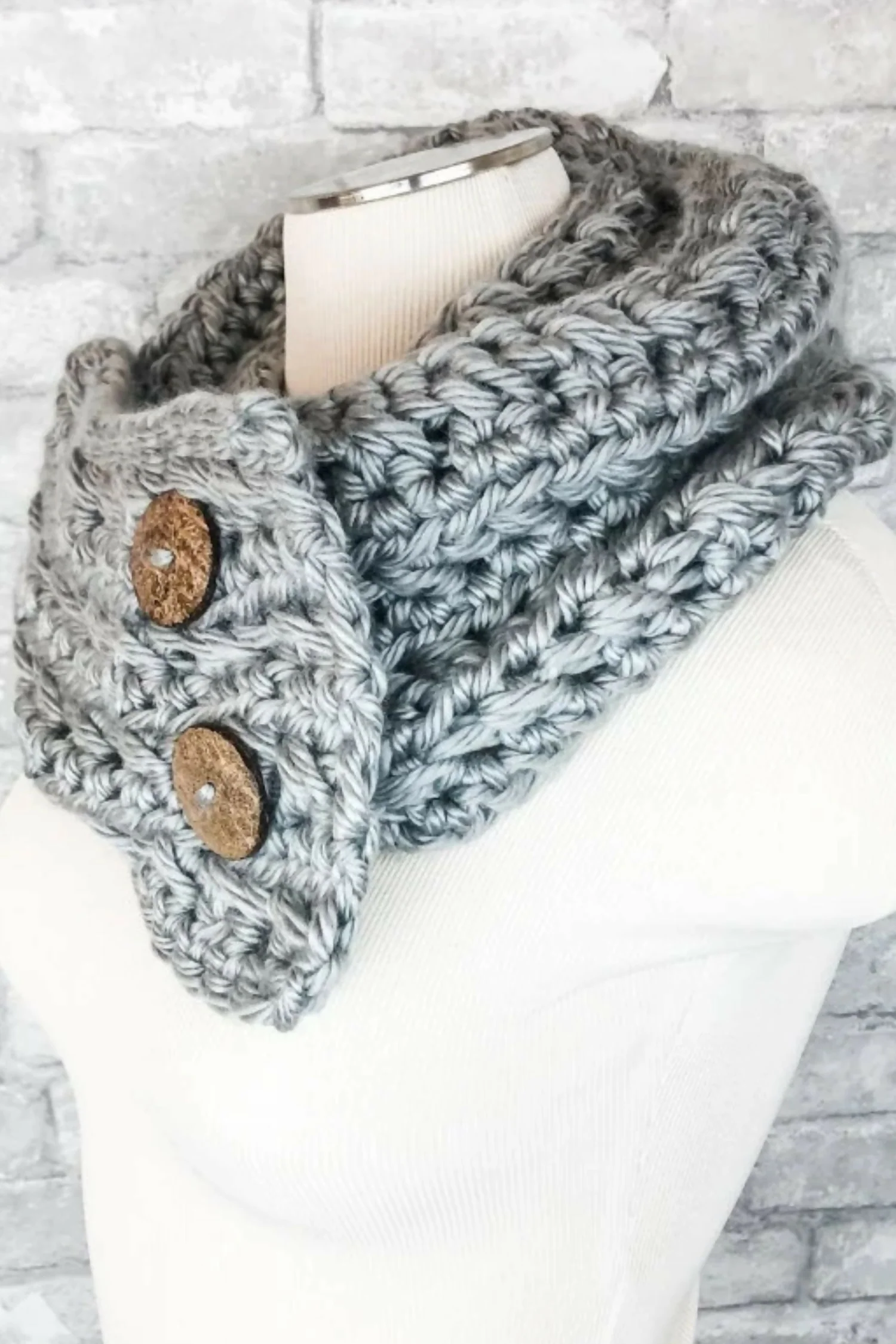 Jolie Button Scarf (Crochet) - Image 2