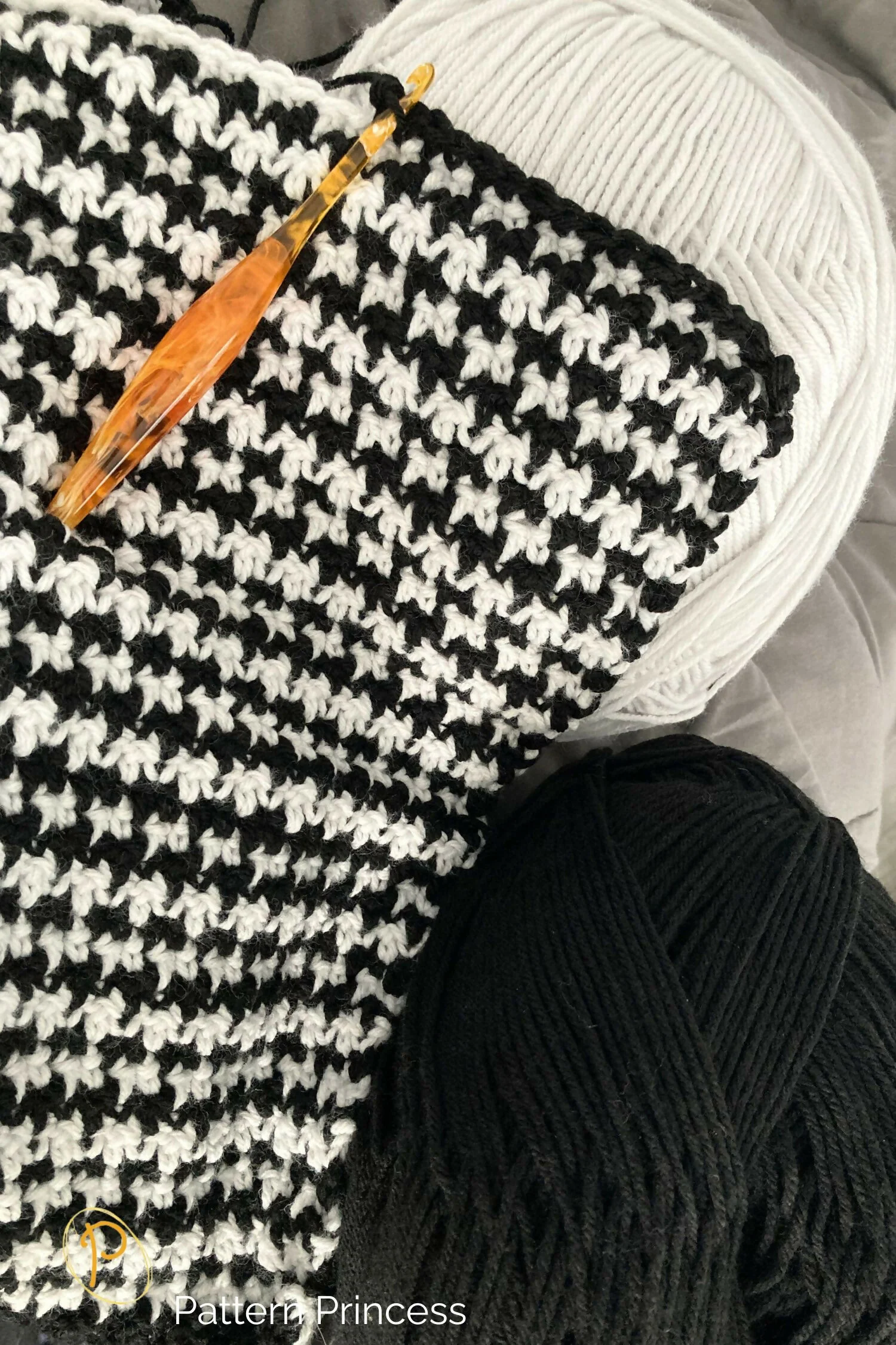 Modern Monochrome Houndstooth Throw (Crochet) - Image 4