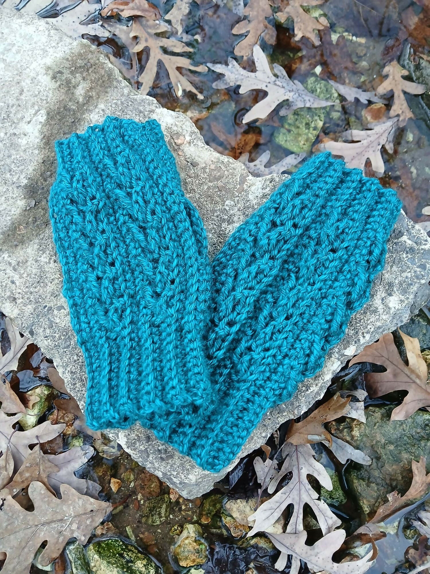 River Arrow Fingerless Mittens (Crochet) - Image 3