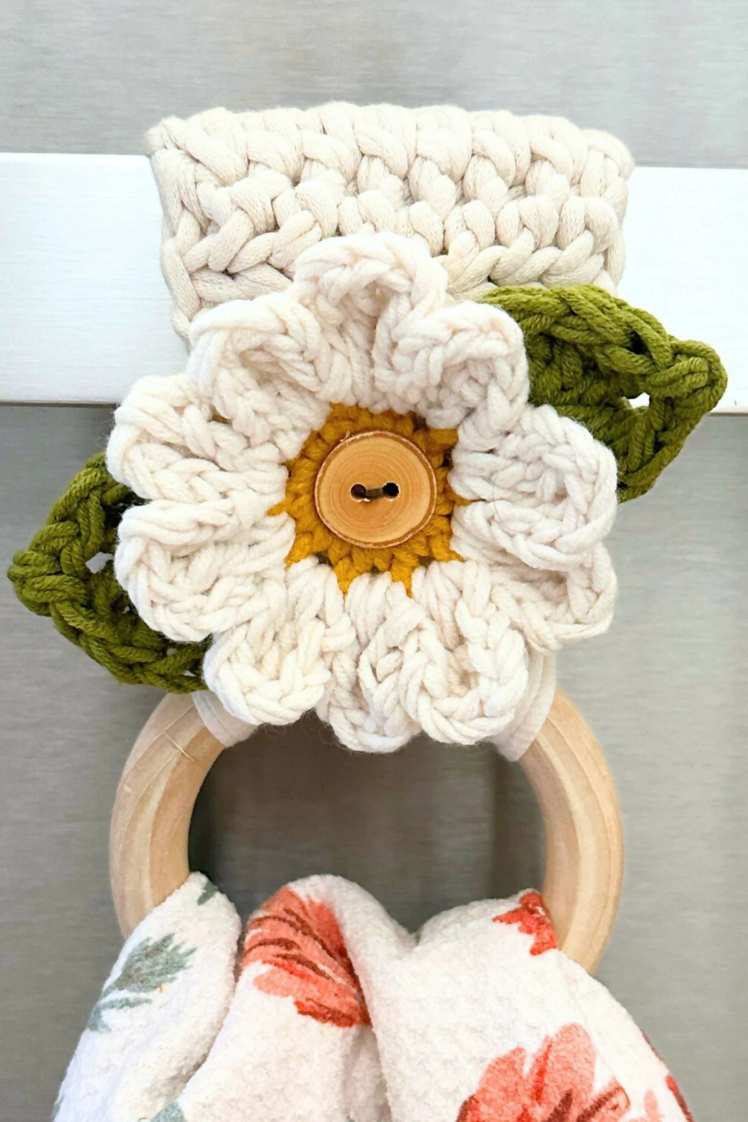 The Crochet Daisy Flower Appliqué (Crochet) - Image 2