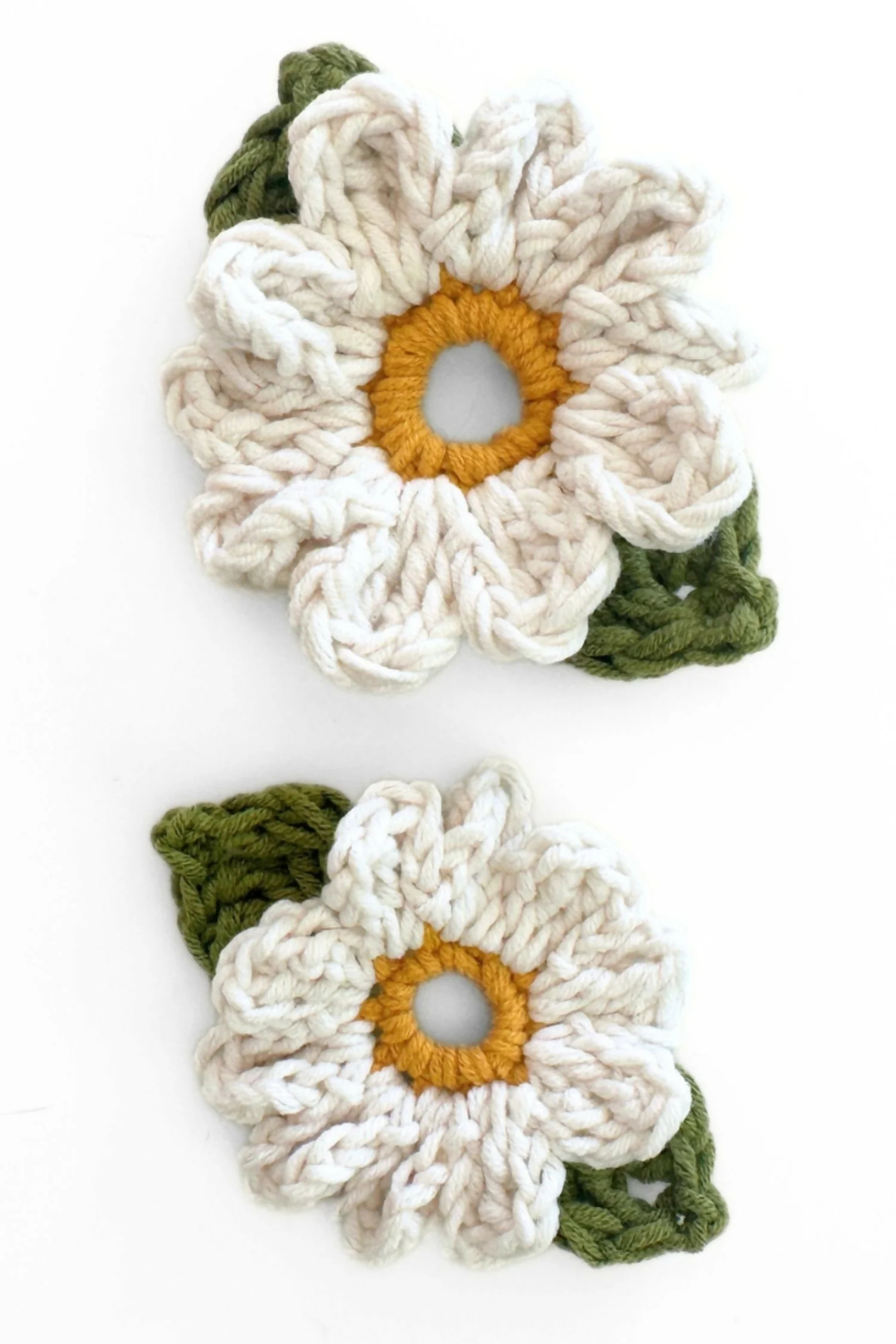 The Crochet Daisy Flower Appliqué (Crochet) - Image 3