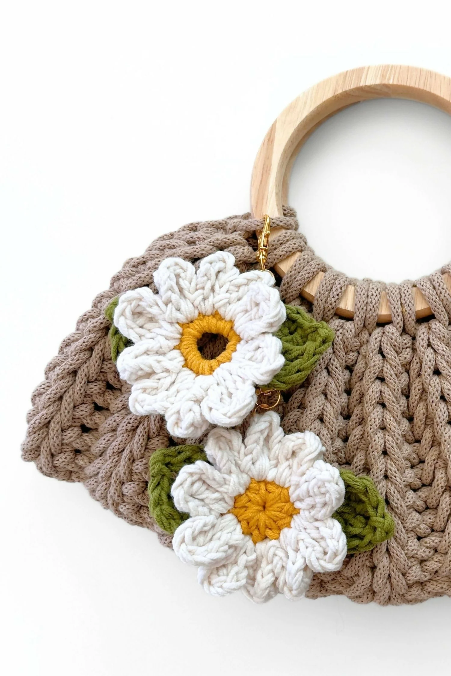The Crochet Daisy Flower Appliqué (Crochet) - Image 4