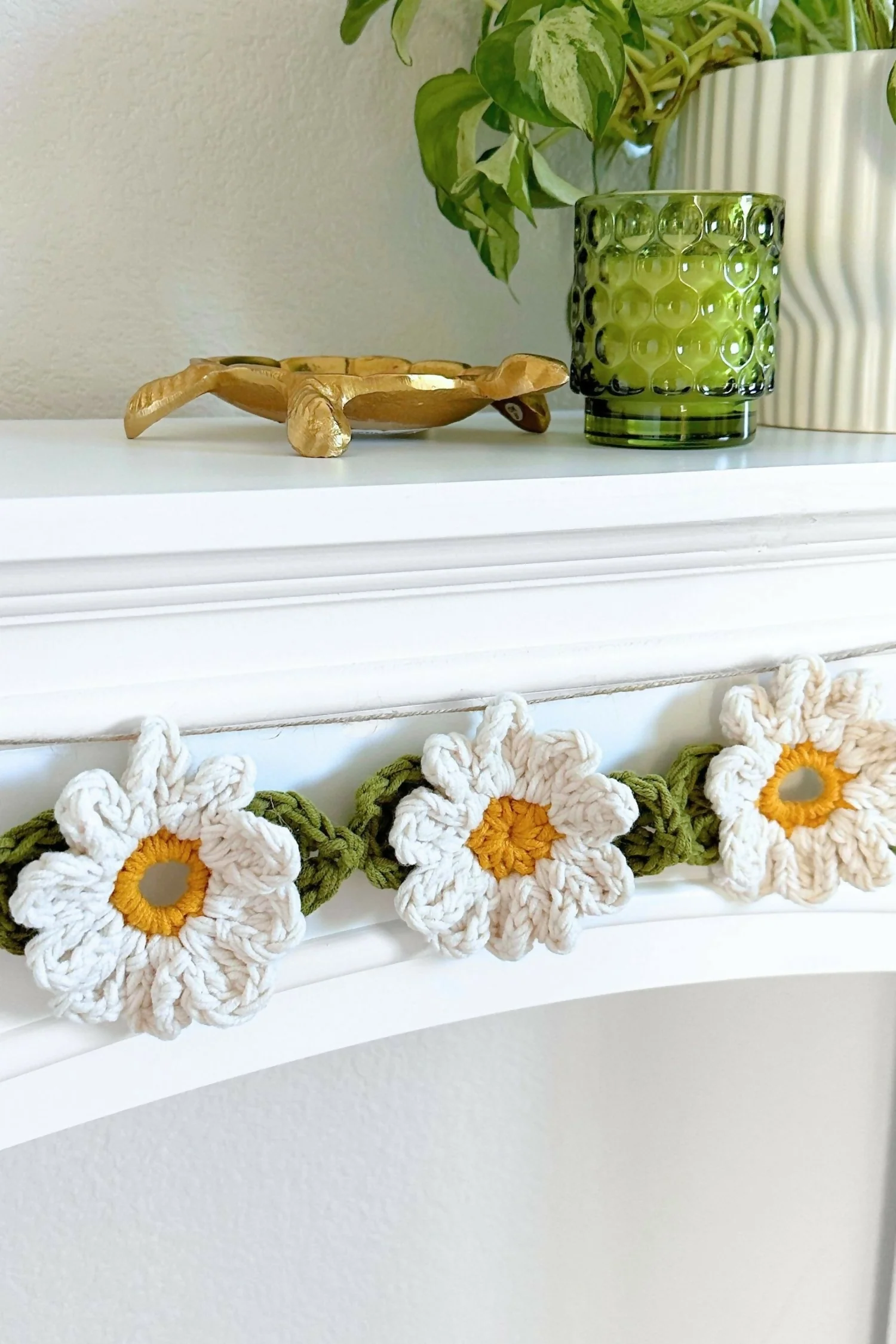 The Crochet Daisy Flower Appliqué (Crochet) - Image 5